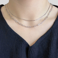 Lady-wearing-Serena-Paperclip-Chain-silver-as-a-stacking-layer