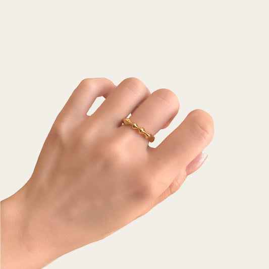 lady-wearing-drea-adjustable-stackable-band-ring