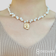 Lady wearing Elizabeth Pendant Pearl Necklace by Deduet