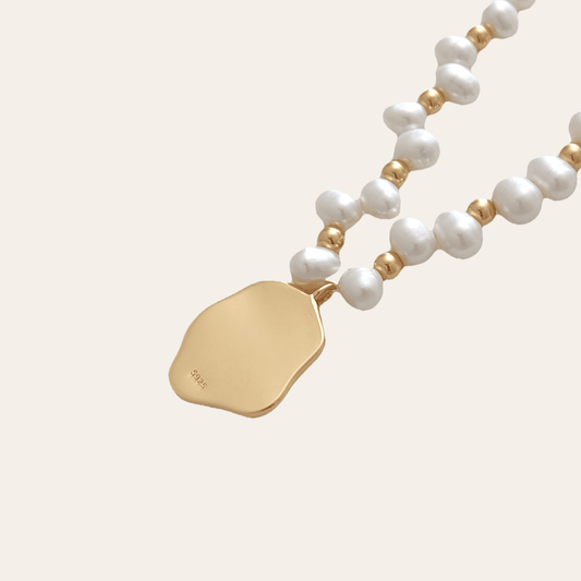 Elizabeth Pendant Pearl Necklace by Deduet
