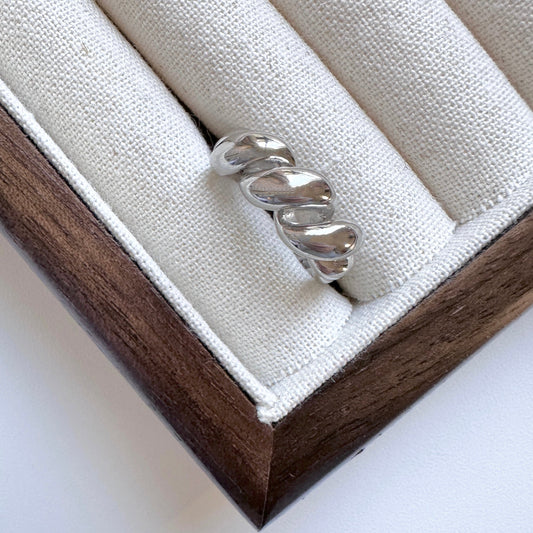 Fiona Adjustable Croissant Ring by Deduet
