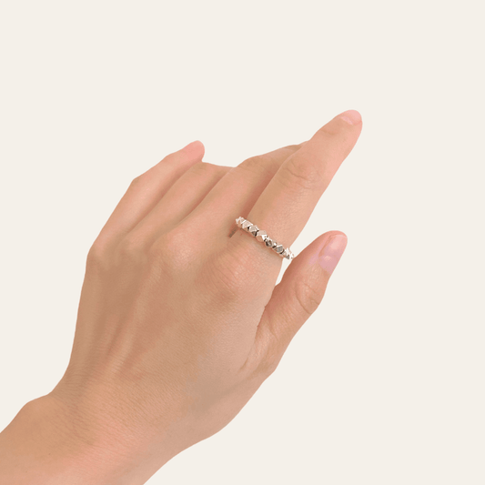 Lady wearing Gia Adjustable Silver Ring by Deduet