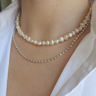 Lady wearing Gia Silver Beads Necklace by Deduet