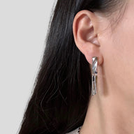 lady-wearing-leslie-rectangular-dangle-earrings-silver